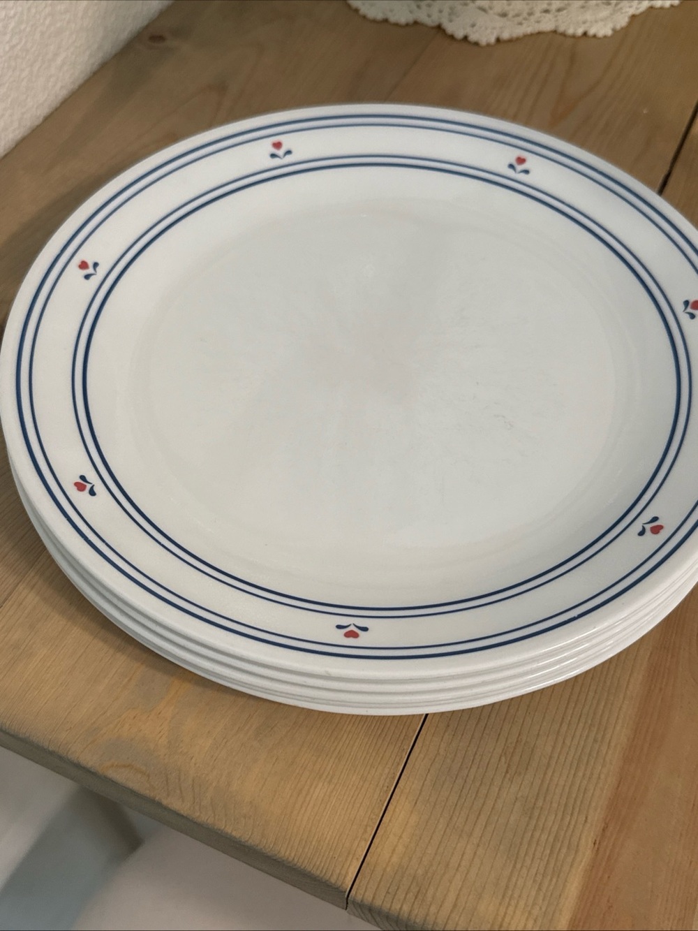 Set Of 7 vintage Country Hearts plates by Corelle (Corning) 1980s Discontinued